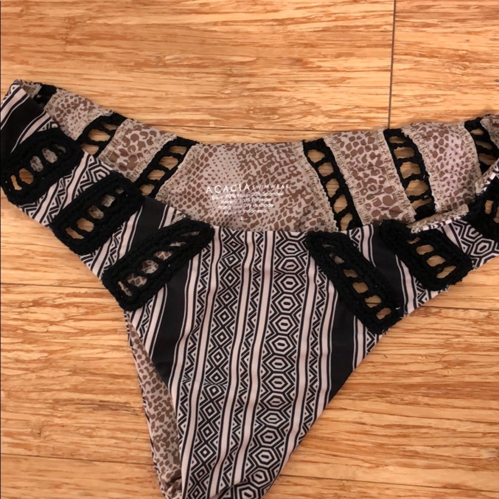 Acacia bottoms size large